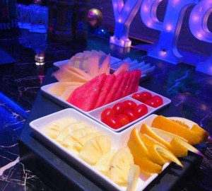 杭州萧山区党湾镇附近夜场招聘女服务生,是当天上班当天发薪吗？