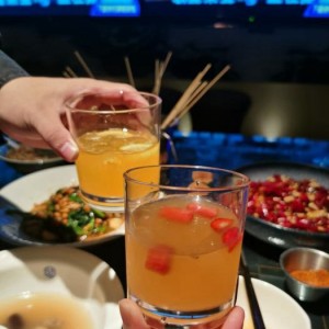 酒馆高薪招聘文案（酒馆盛情招募：丰厚待遇职位开放）