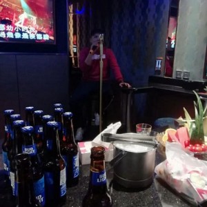 银行招聘号文案（诚邀加入：银行精英招募计划）