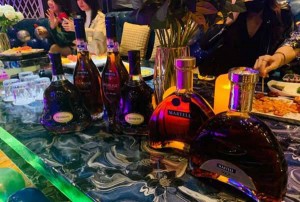 招到酒吧招聘文案（探索酒馆招募令：寻找夜生活灵魂伙伴）